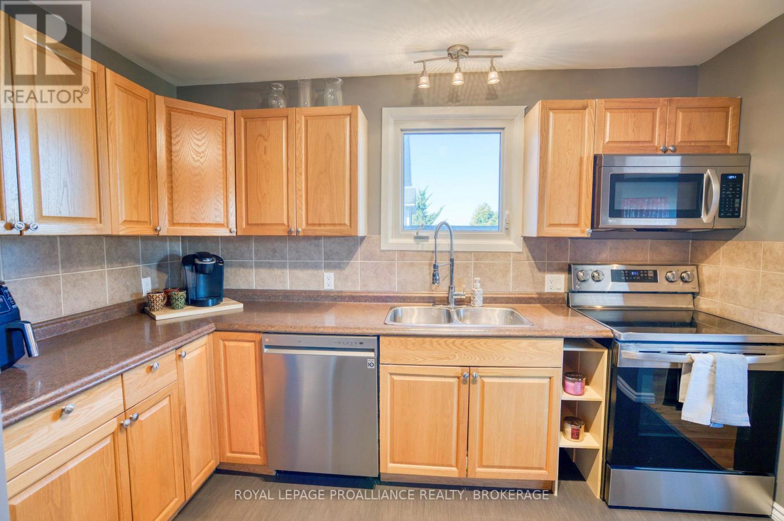 240 Old Quarry Road, Kingston (West Of Sir John A. Blvd), Ontario  K7M 7L2 - Photo 11 - X12495804