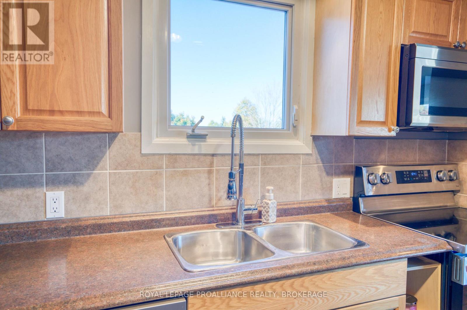 240 Old Quarry Road, Kingston (West Of Sir John A. Blvd), Ontario  K7M 7L2 - Photo 12 - X12495804