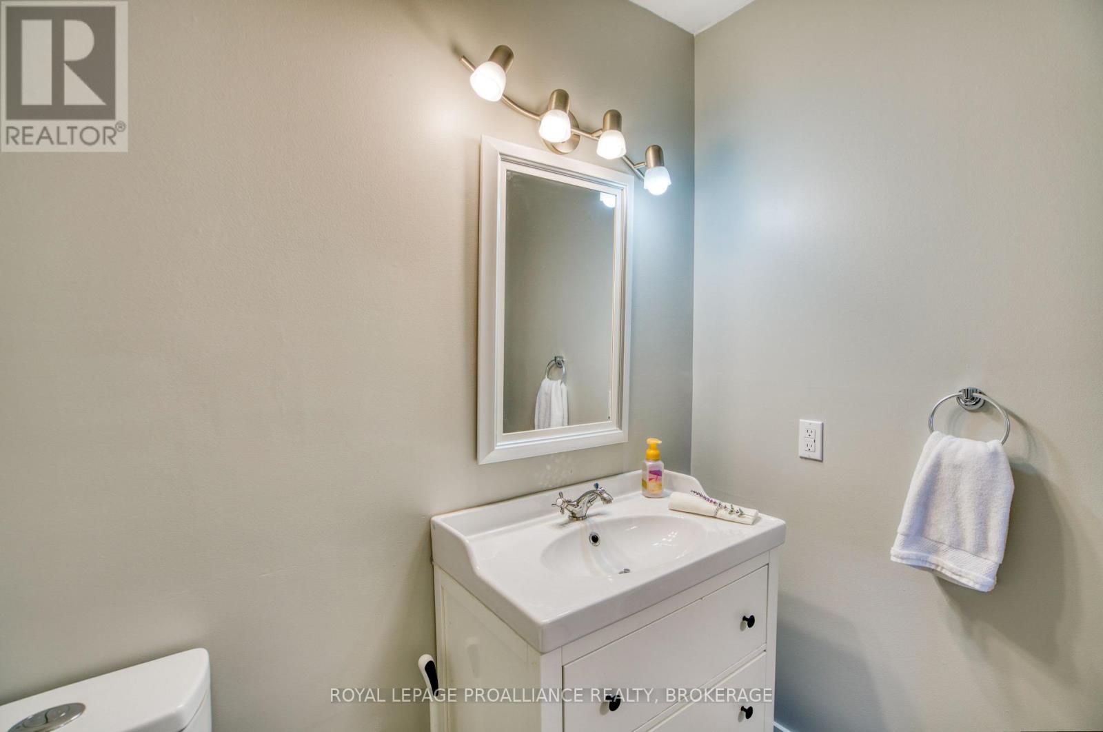 240 Old Quarry Road, Kingston (West Of Sir John A. Blvd), Ontario  K7M 7L2 - Photo 18 - X12495804