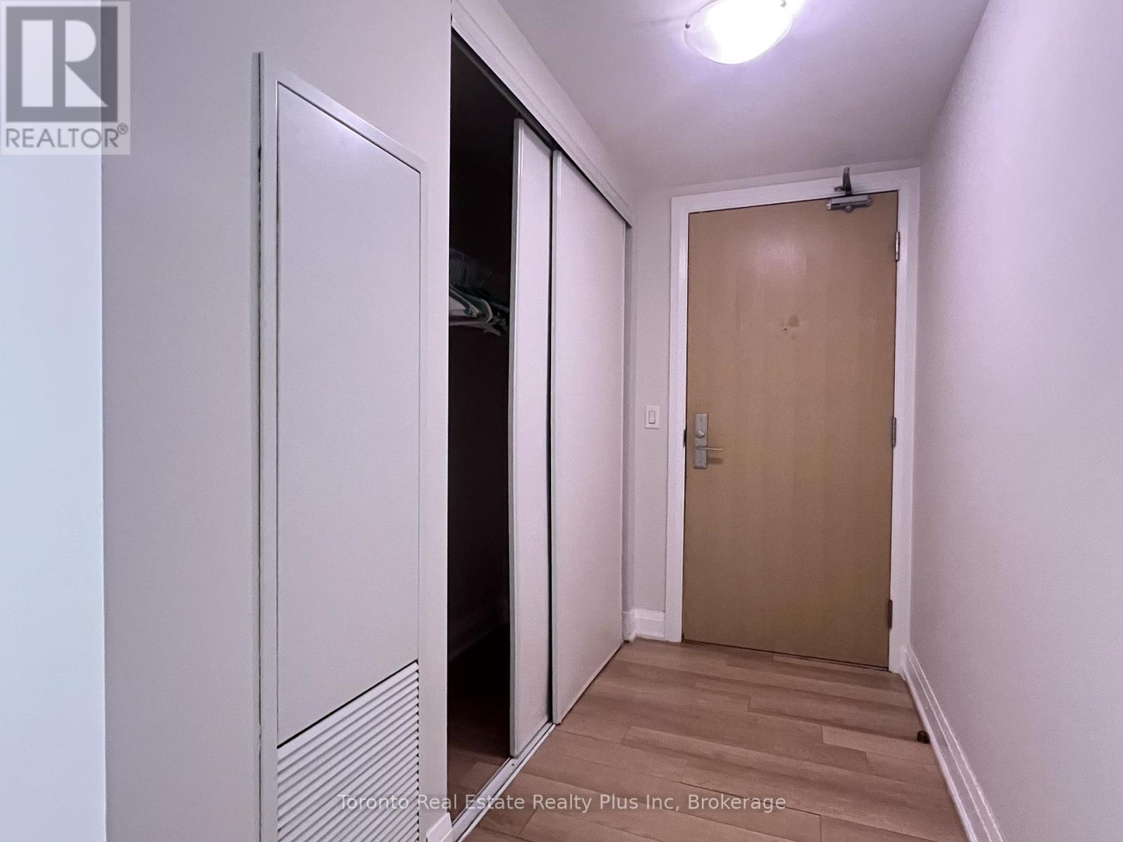 16 Mcadams Avenue, Toronto, Ontario  M6A 0B9 - Photo 5 - W12495512