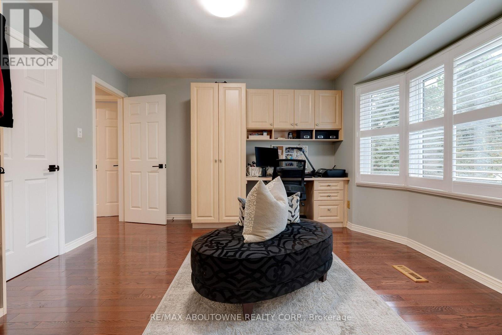 1586 Heritage Way, Oakville, Ontario  L6M 2Z5 - Photo 38 - W12495660