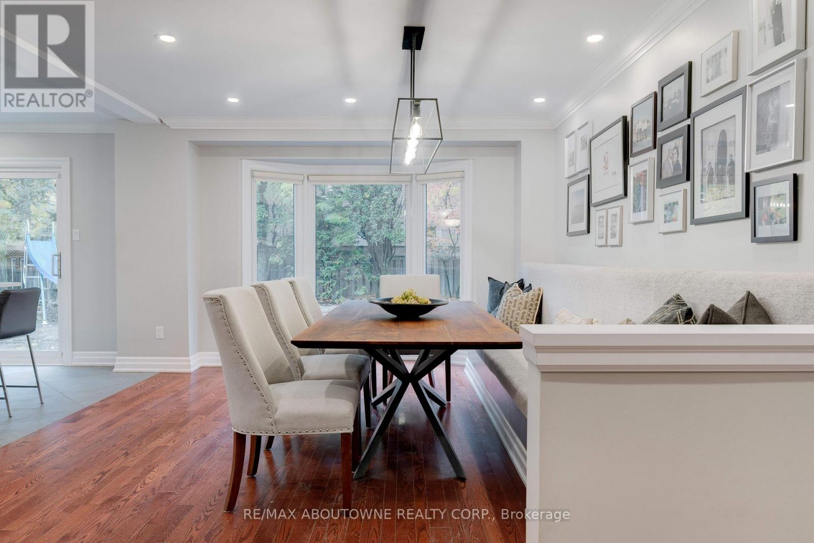 1586 Heritage Way, Oakville, Ontario  L6M 2Z5 - Photo 6 - W12495660