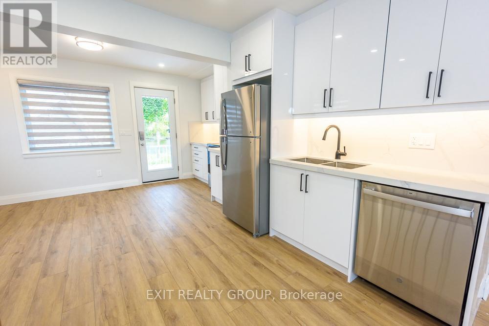 250 Ashley Street, Belleville, Ontario K0K 2B0 - Photo 3 - X12495826