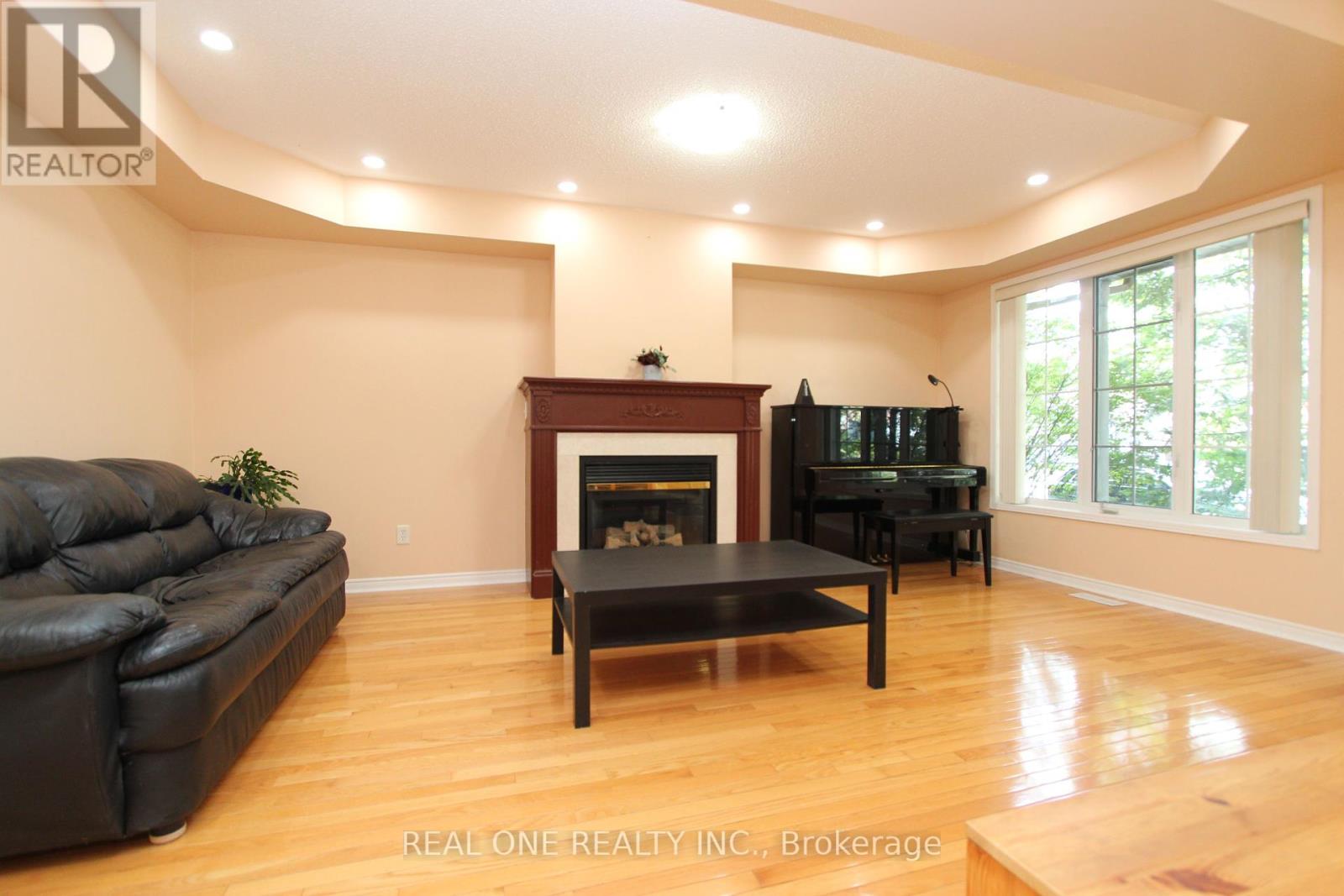 51 Forest Run Boulevard, Vaughan, Ontario  L4K 5J7 - Photo 4 - N12363901