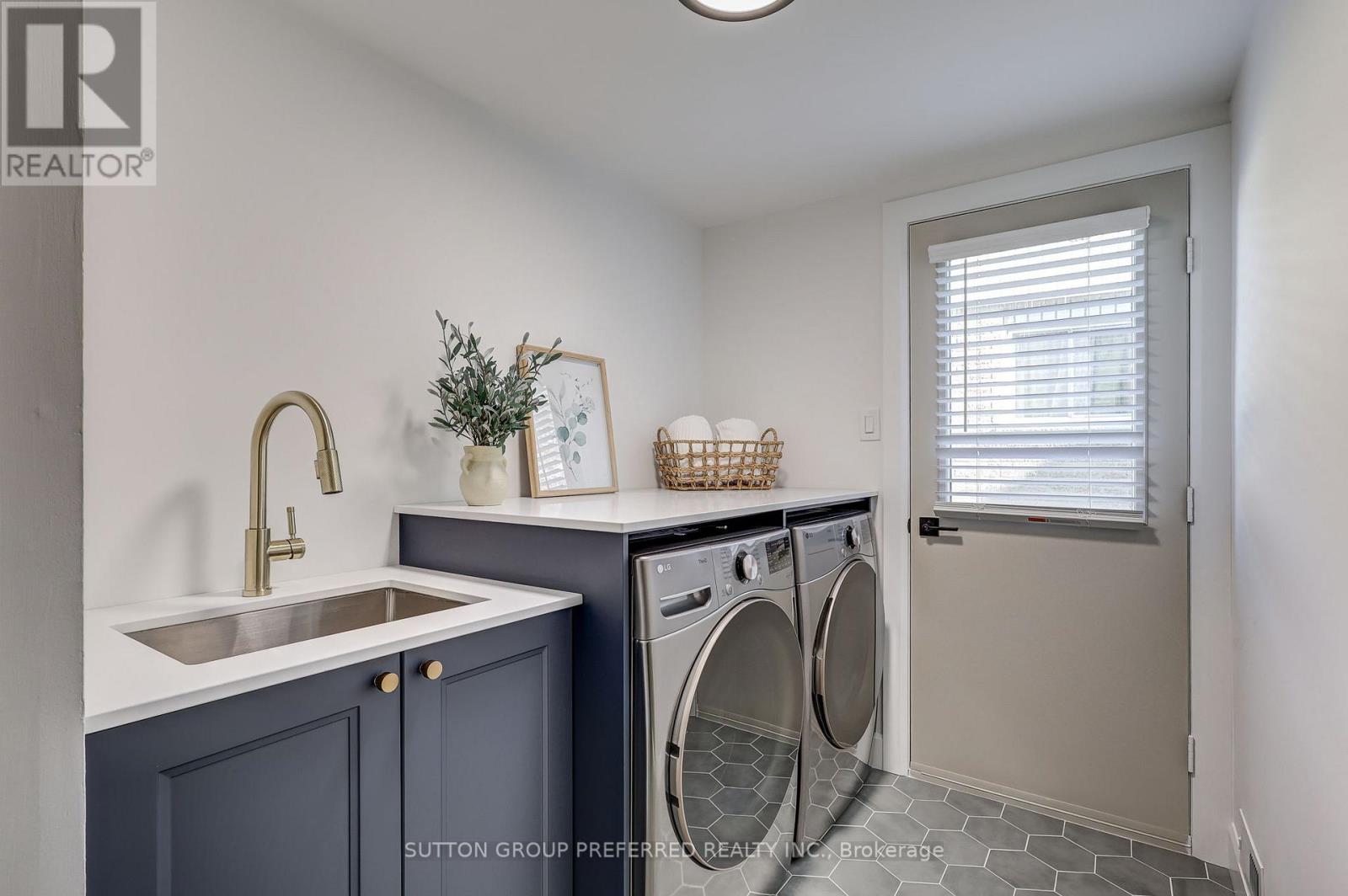 52 Bexhill Drive, London South, Ontario  N6E 1X2 - Photo 38 - X12495694