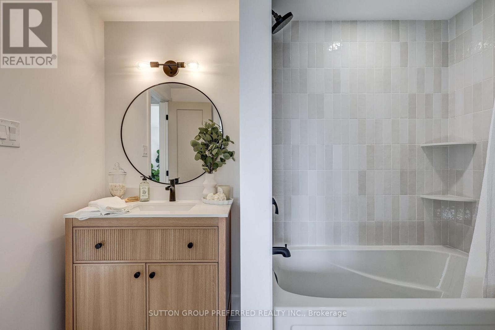 52 Bexhill Drive, London South, Ontario  N6E 1X2 - Photo 39 - X12495694