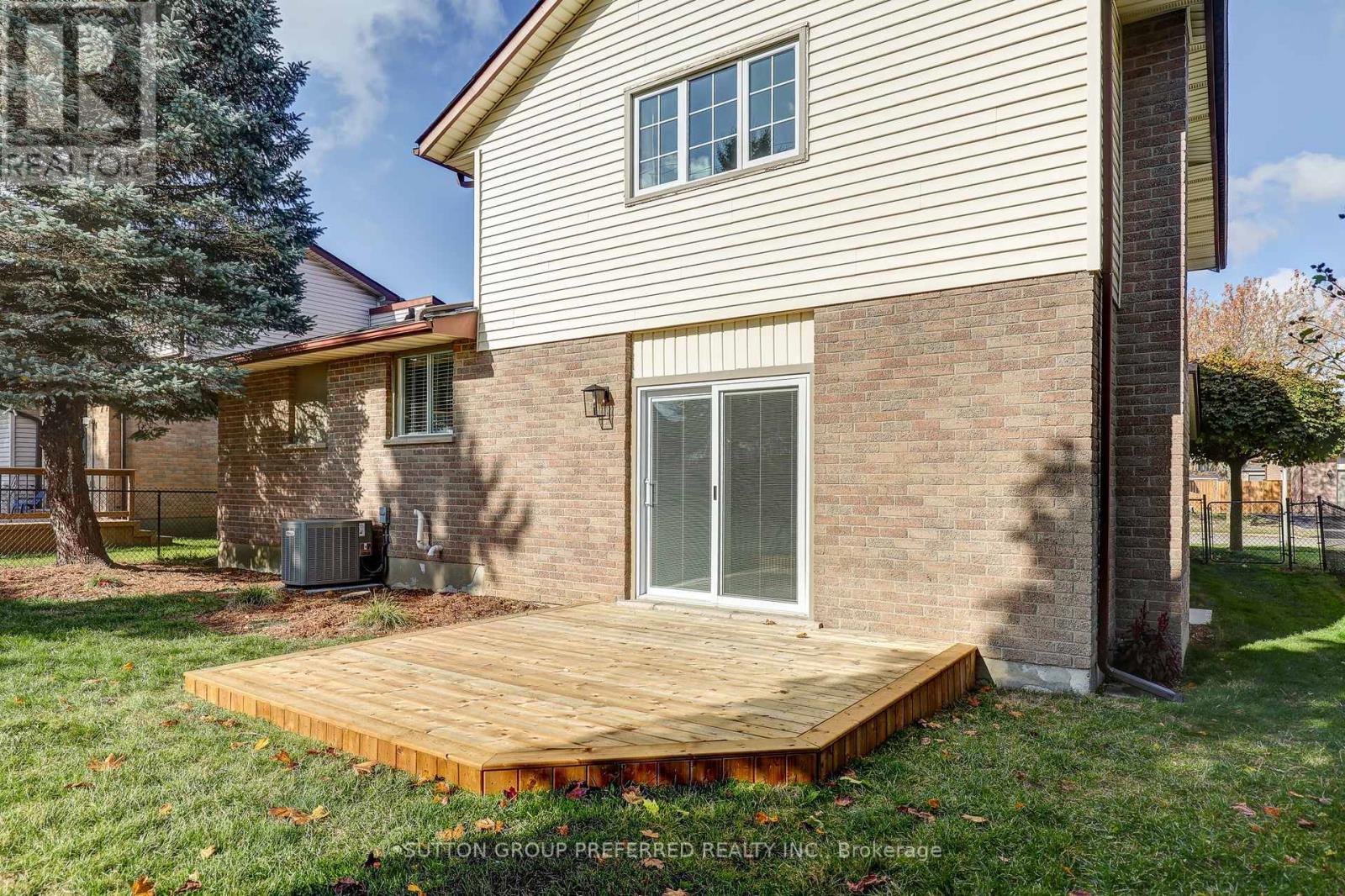 52 Bexhill Drive, London South, Ontario  N6E 1X2 - Photo 7 - X12495694