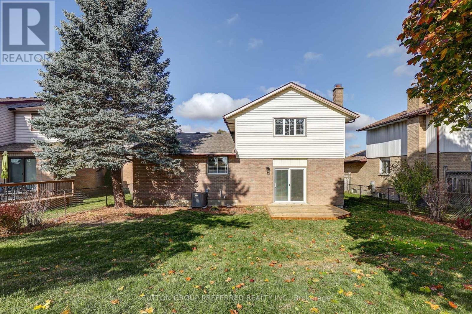 52 Bexhill Drive, London South, Ontario  N6E 1X2 - Photo 8 - X12495694