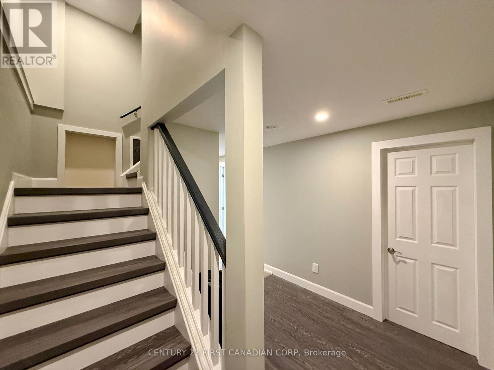 861 Oakcrossing Road, London North, Ontario  N6H 0A4 - Photo 33 - X12495712