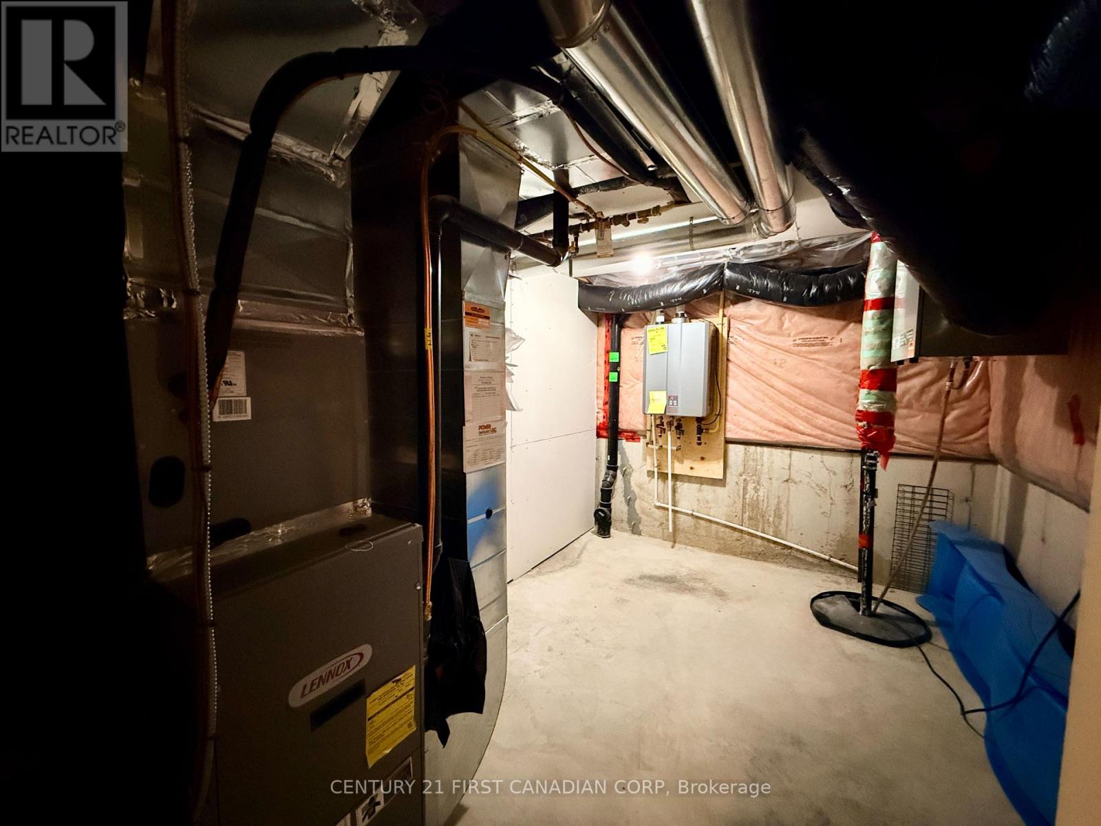 861 Oakcrossing Road, London North, Ontario  N6H 0A4 - Photo 38 - X12495712