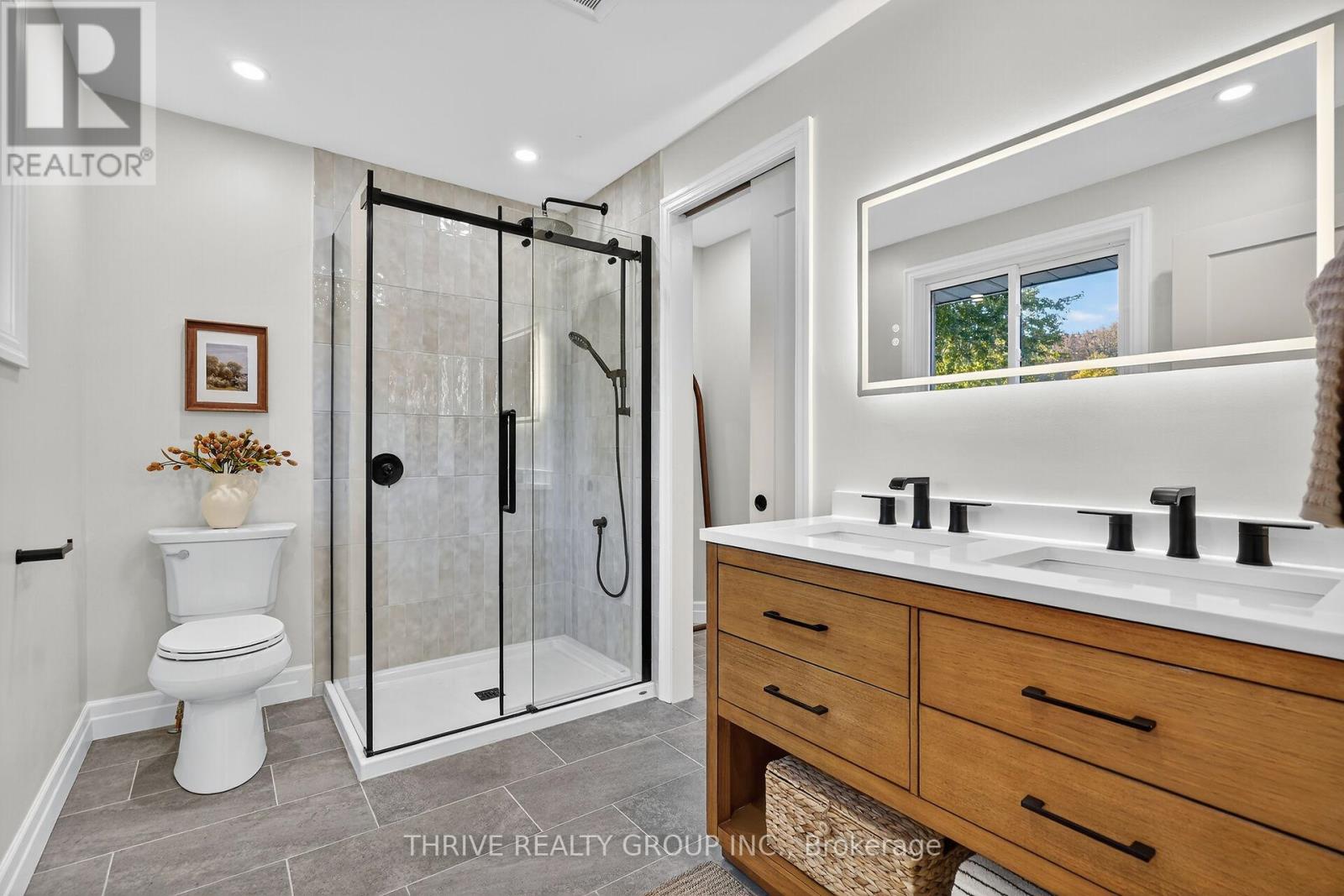 22639 Troops Road, Strathroy-Caradoc, Ontario  N0L 1W0 - Photo 25 - X12495762