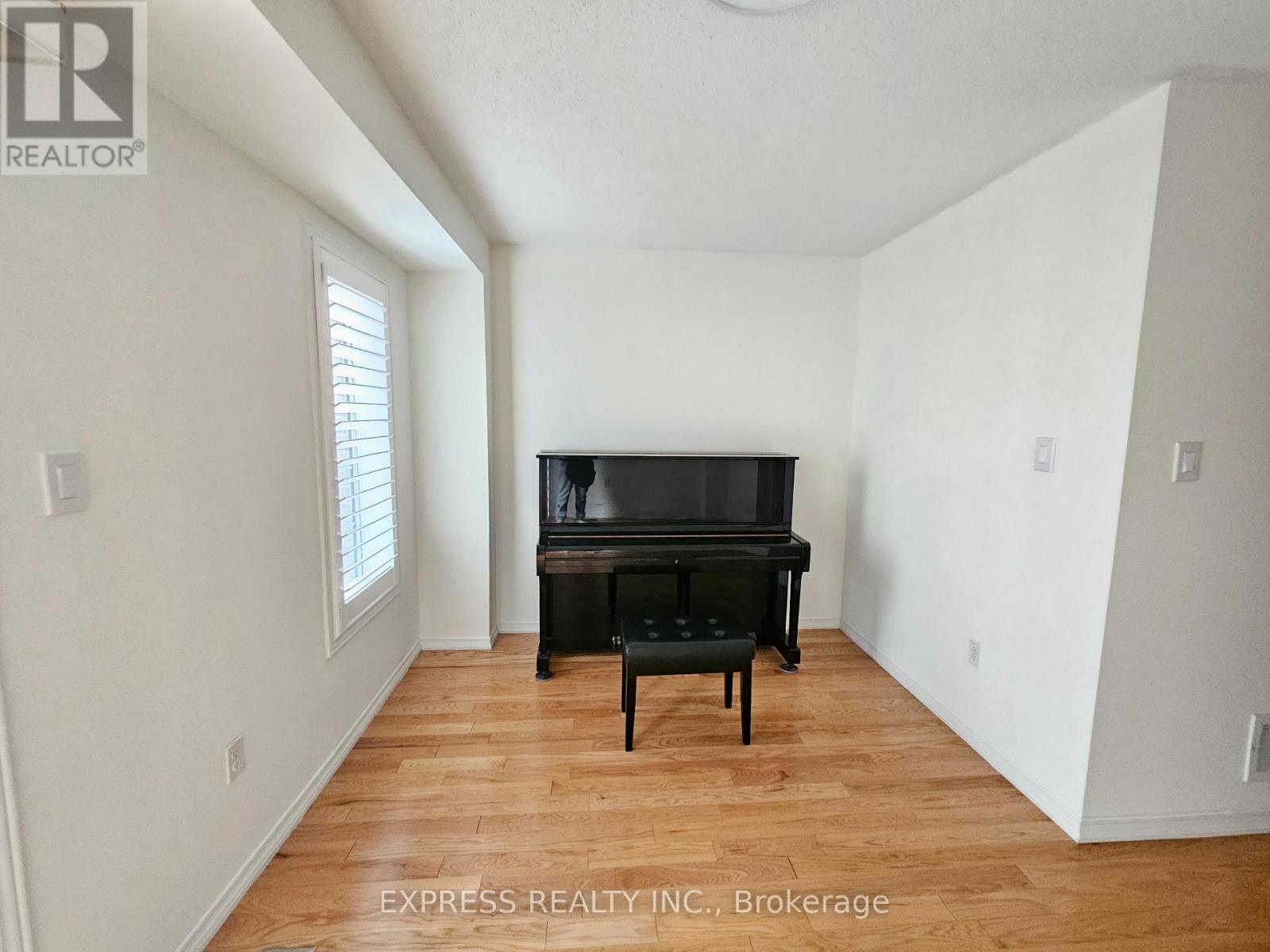 104 Prince Charles Way, Markham (Berczy), Ontario  L6C 0B5 - Photo 12 - N12454412