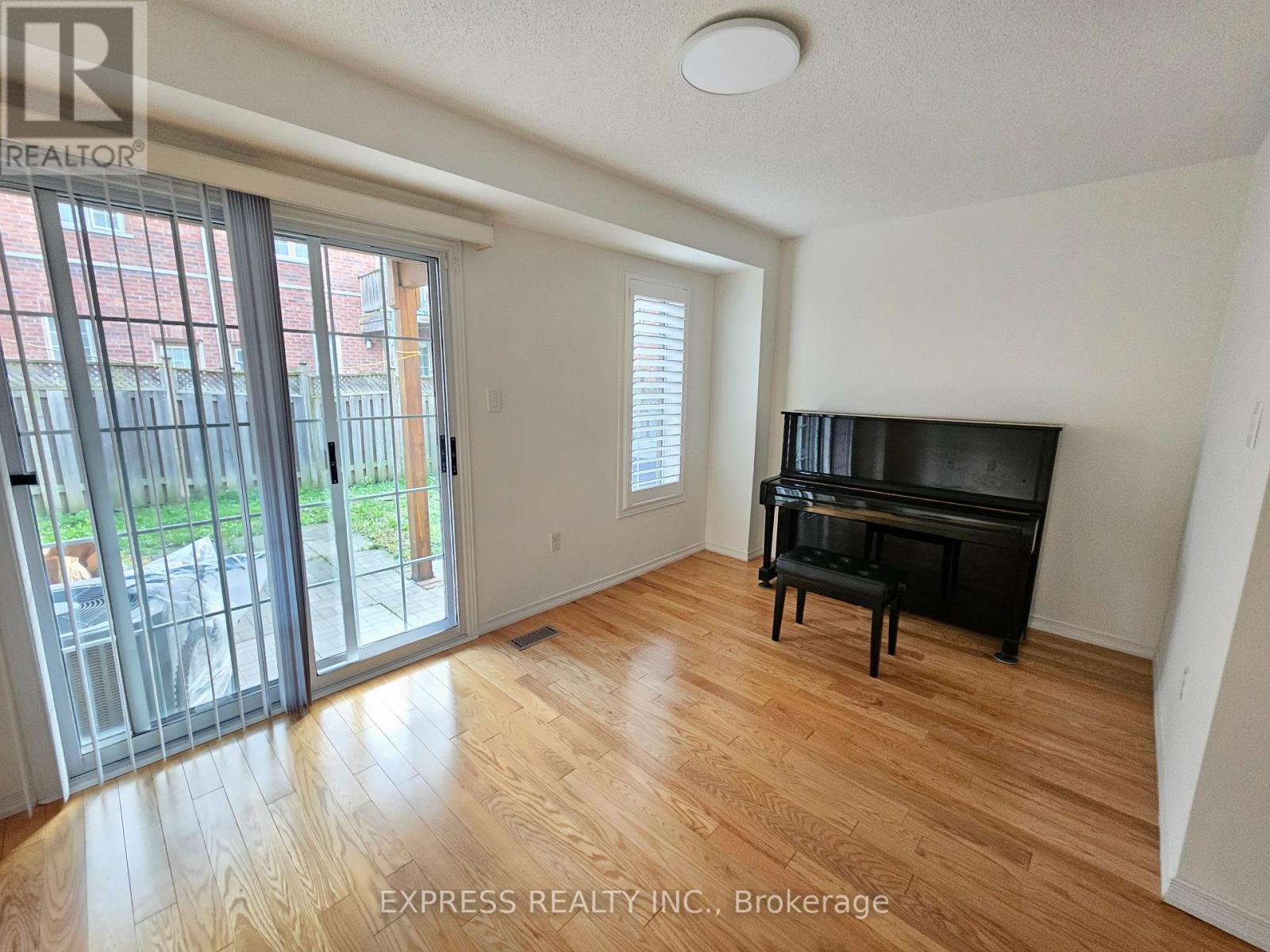 104 Prince Charles Way, Markham (Berczy), Ontario  L6C 0B5 - Photo 13 - N12454412