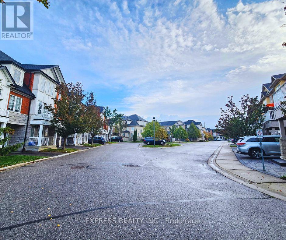 104 Prince Charles Way, Markham (Berczy), Ontario  L6C 0B5 - Photo 4 - N12454412