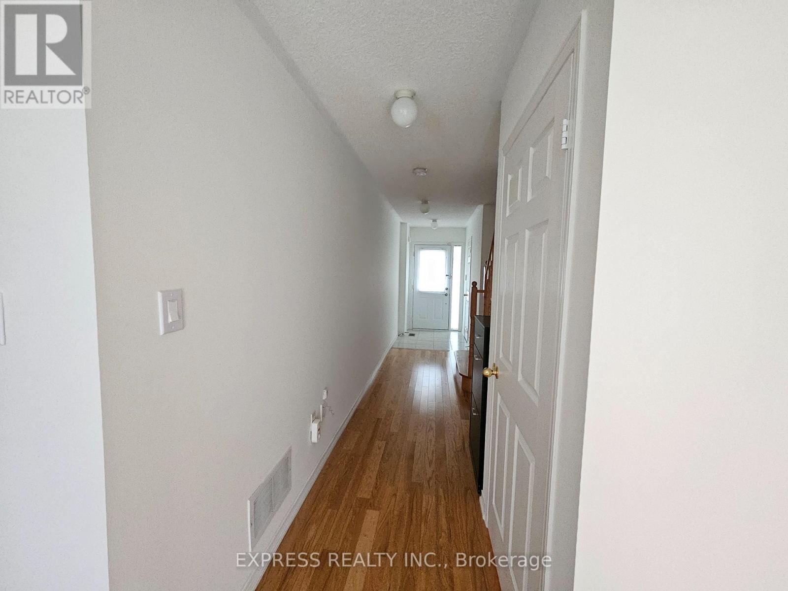 104 Prince Charles Way, Markham (Berczy), Ontario  L6C 0B5 - Photo 8 - N12454412