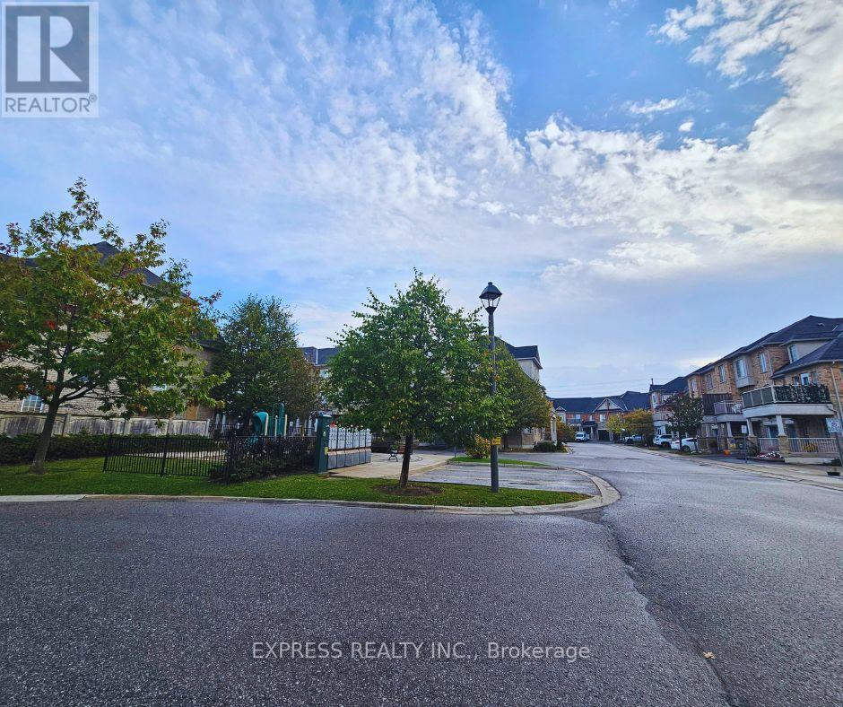 104 Prince Charles Way, Markham (Berczy), Ontario  L6C 0B5 - Photo 2 - N12454412