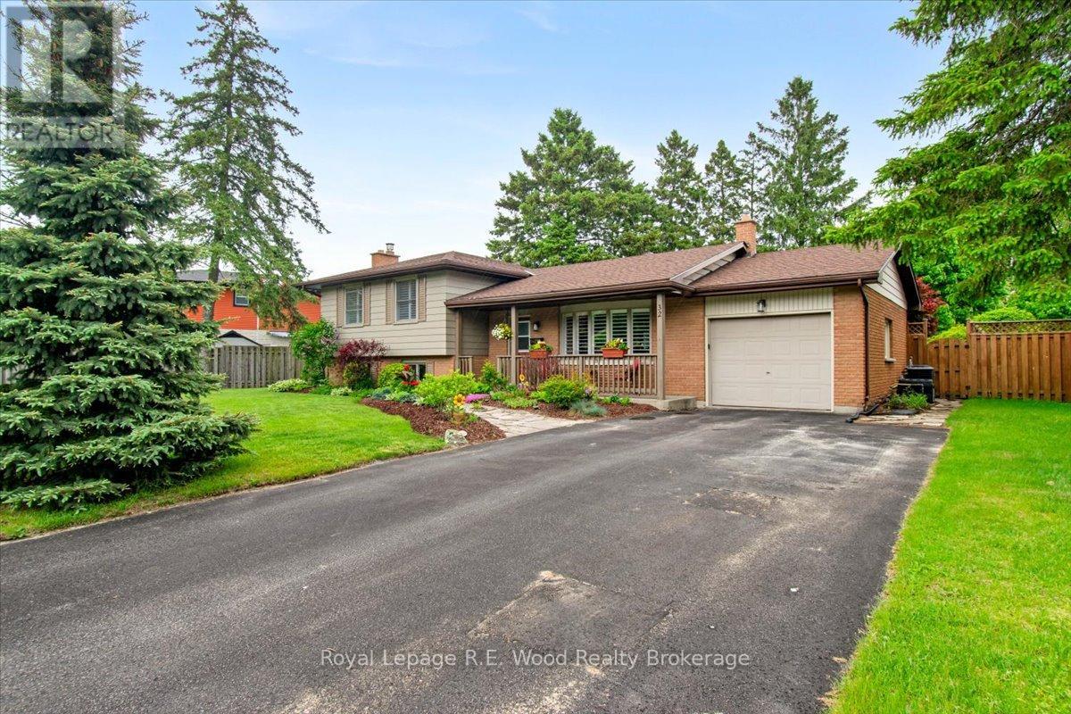 32 Devon Court, Tillsonburg, Ontario  N4G 4K6 - Photo 2 - X12427789
