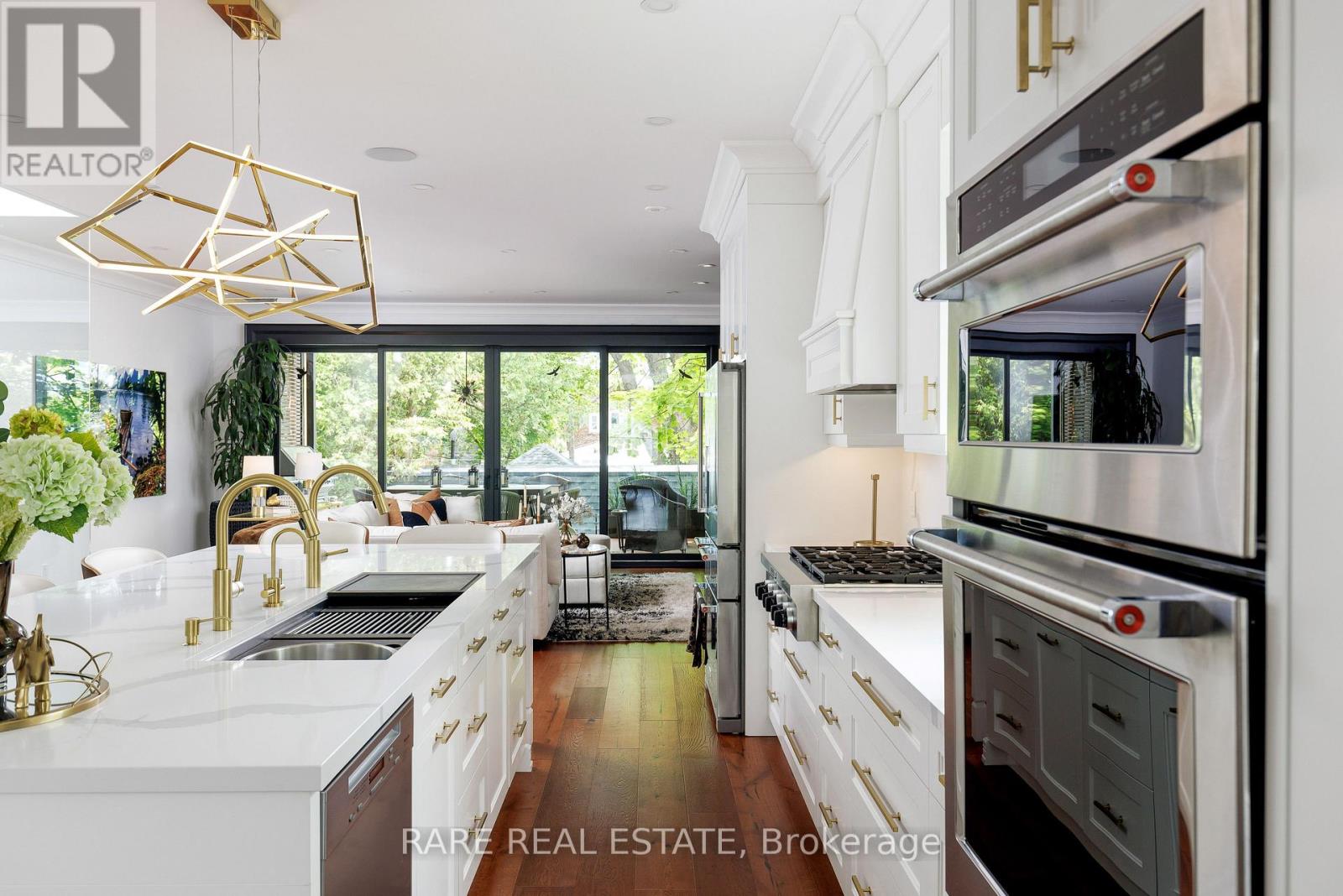 31 Third Street, Toronto, Ontario  M8V 2X7 - Photo 2 - W12263885