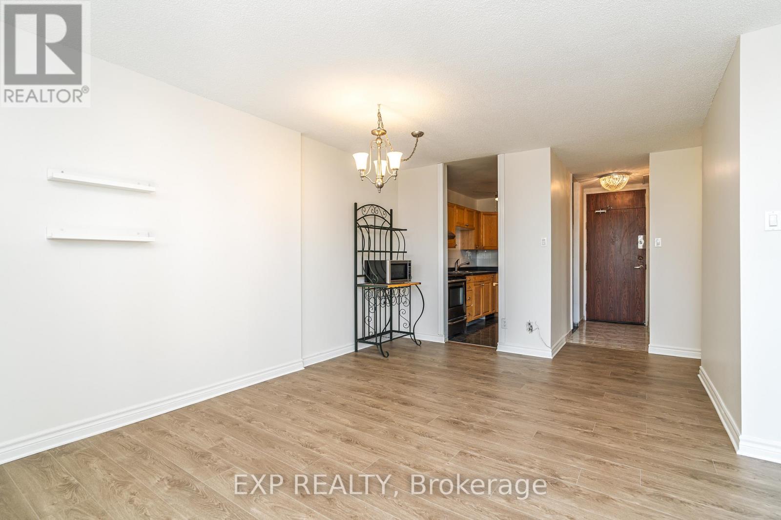 415 - 2000 Jasmine Crescent, Ottawa, Ontario  K1J 8K4 - Photo 4 - X12495754