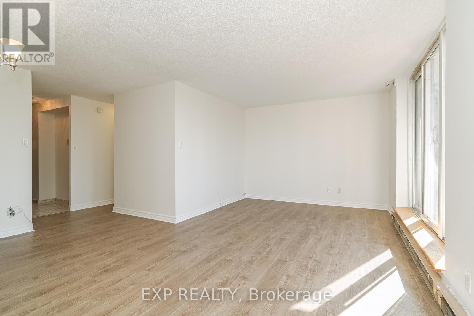 415 - 2000 Jasmine Crescent, Ottawa, Ontario  K1J 8K4 - Photo 7 - X12495754