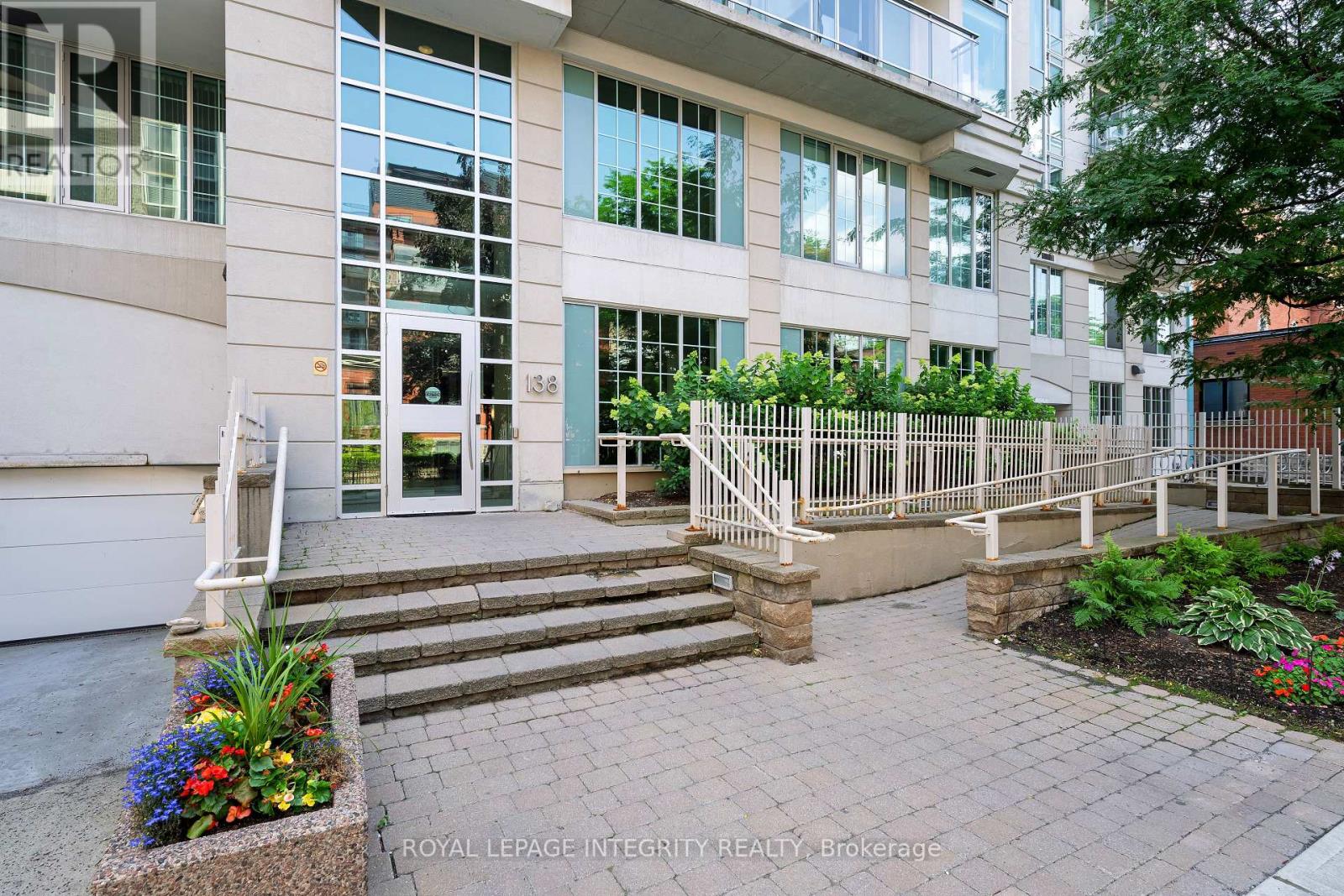 203 - 138 Somerset Street W, Ottawa, Ontario  K2P 0A3 - Photo 2 - X12495802