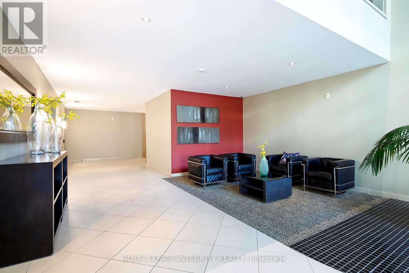 203 - 138 Somerset Street W, Ottawa, Ontario  K2P 0A3 - Photo 3 - X12495802