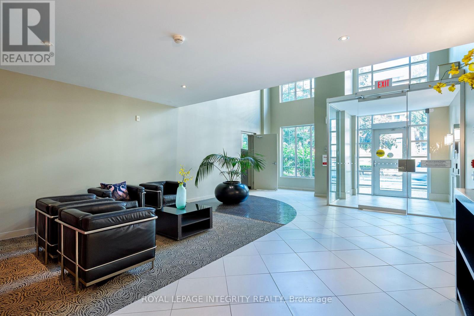 203 - 138 Somerset Street W, Ottawa, Ontario  K2P 0A3 - Photo 4 - X12495802