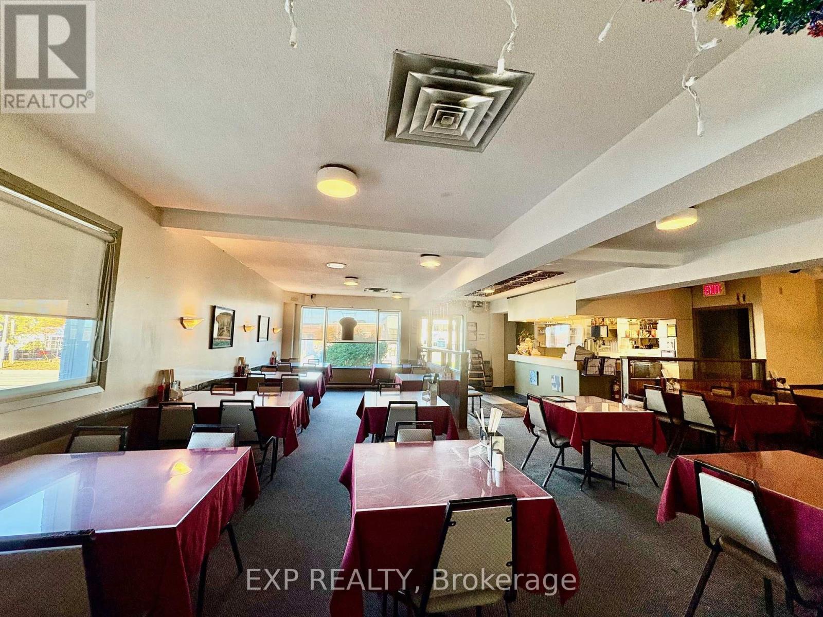 3010 St. Joseph Boulevard, Ottawa, Ontario  K1E 1E2 - Photo 10 - X12495810