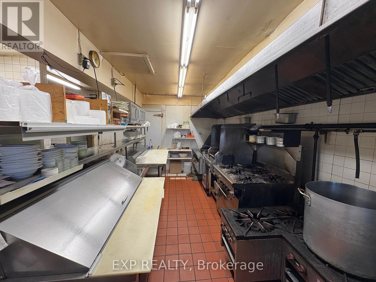 3010 St. Joseph Boulevard, Ottawa, Ontario  K1E 1E2 - Photo 14 - X12495810