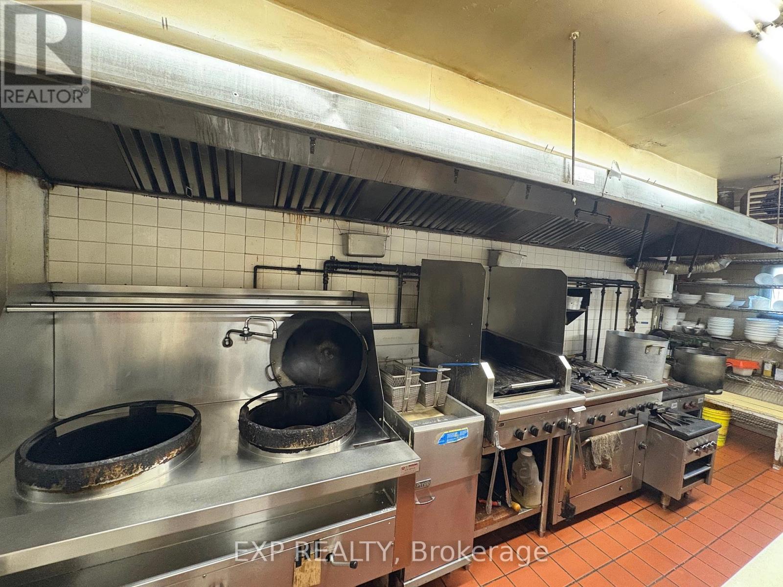 3010 St. Joseph Boulevard, Ottawa, Ontario  K1E 1E2 - Photo 16 - X12495810