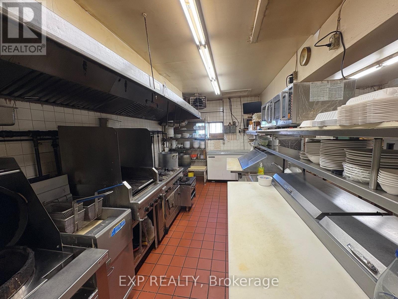 3010 St. Joseph Boulevard, Ottawa, Ontario  K1E 1E2 - Photo 17 - X12495810