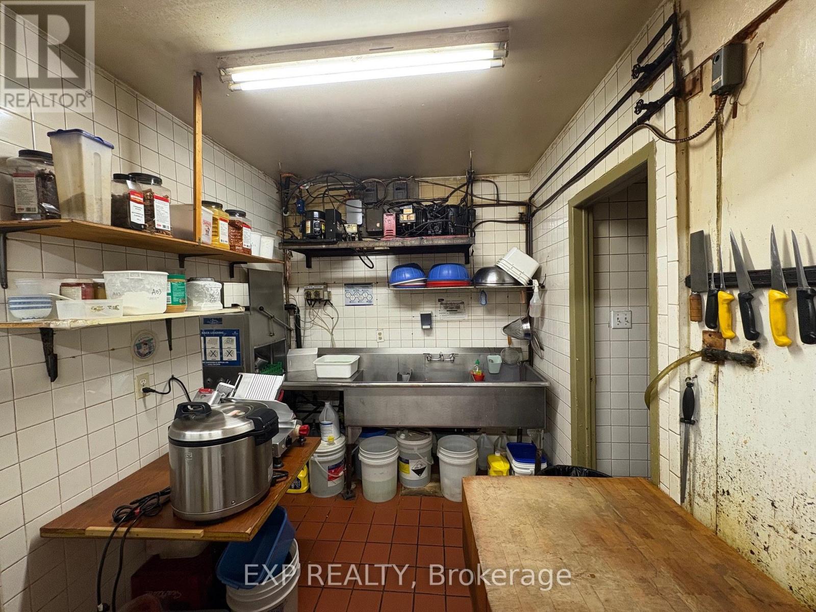 3010 St. Joseph Boulevard, Ottawa, Ontario  K1E 1E2 - Photo 18 - X12495810