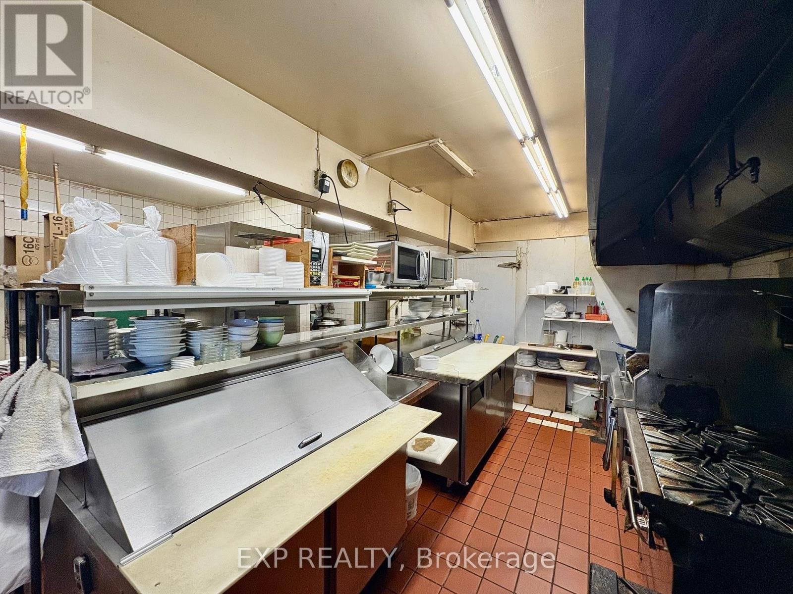 3010 St. Joseph Boulevard, Ottawa, Ontario  K1E 1E2 - Photo 23 - X12495810