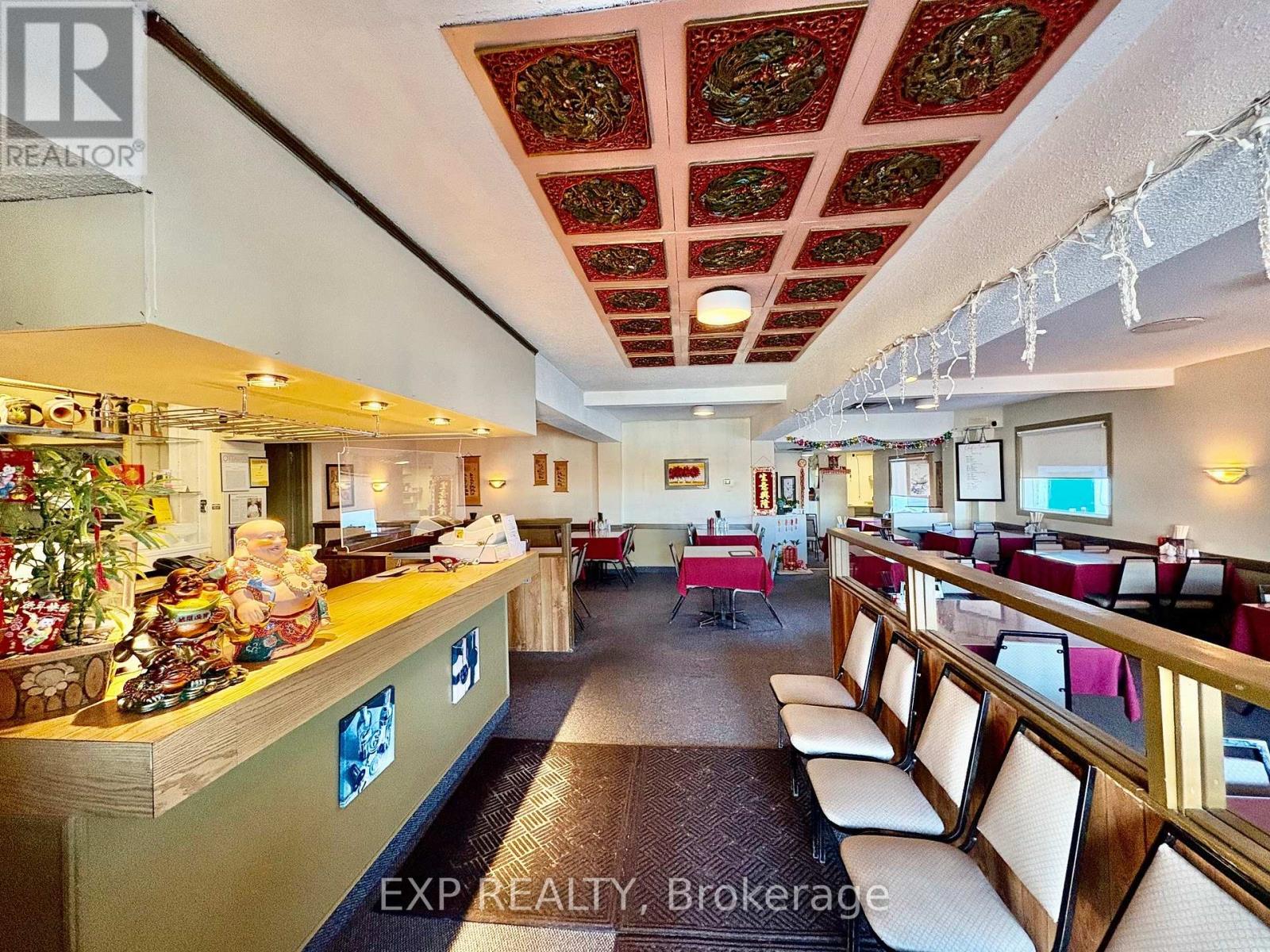 3010 St. Joseph Boulevard, Ottawa, Ontario  K1E 1E2 - Photo 3 - X12495810