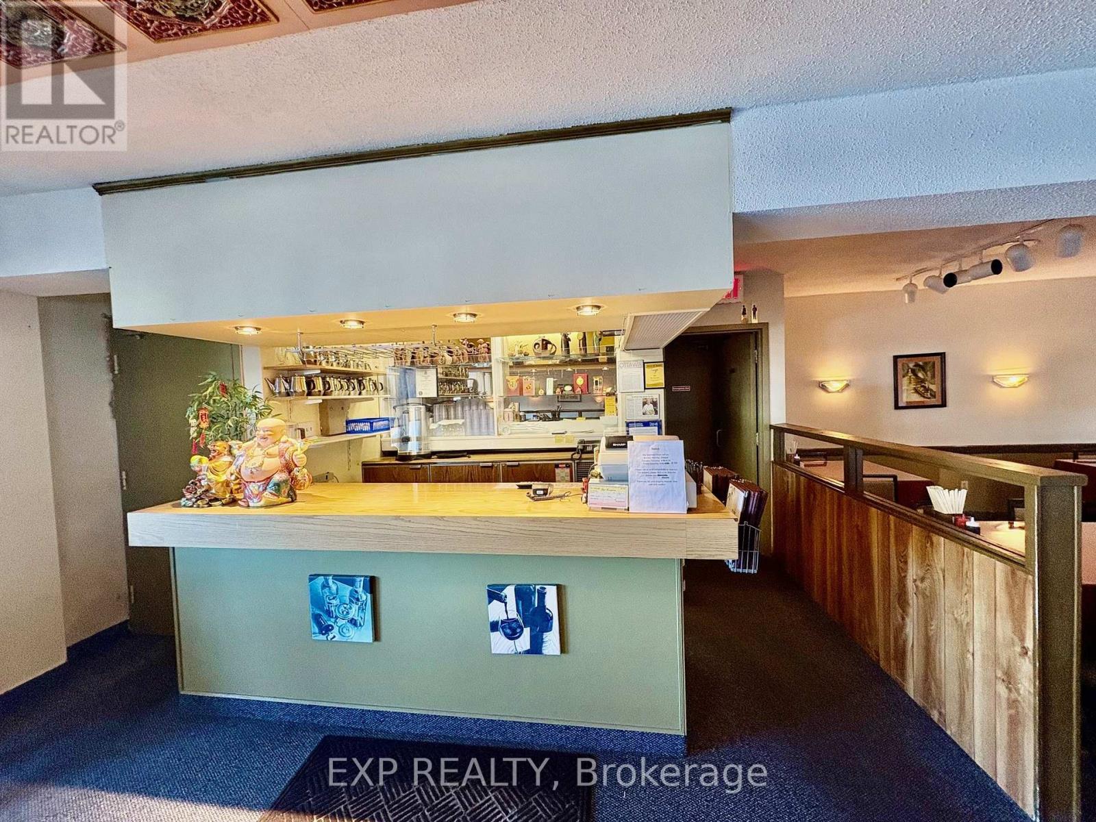 3010 St. Joseph Boulevard, Ottawa, Ontario  K1E 1E2 - Photo 4 - X12495810