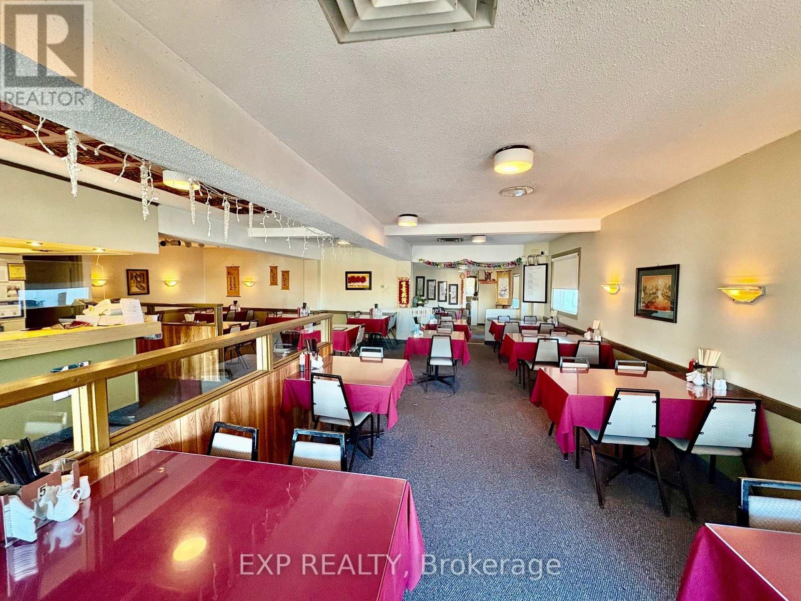 3010 St. Joseph Boulevard, Ottawa, Ontario  K1E 1E2 - Photo 6 - X12495810