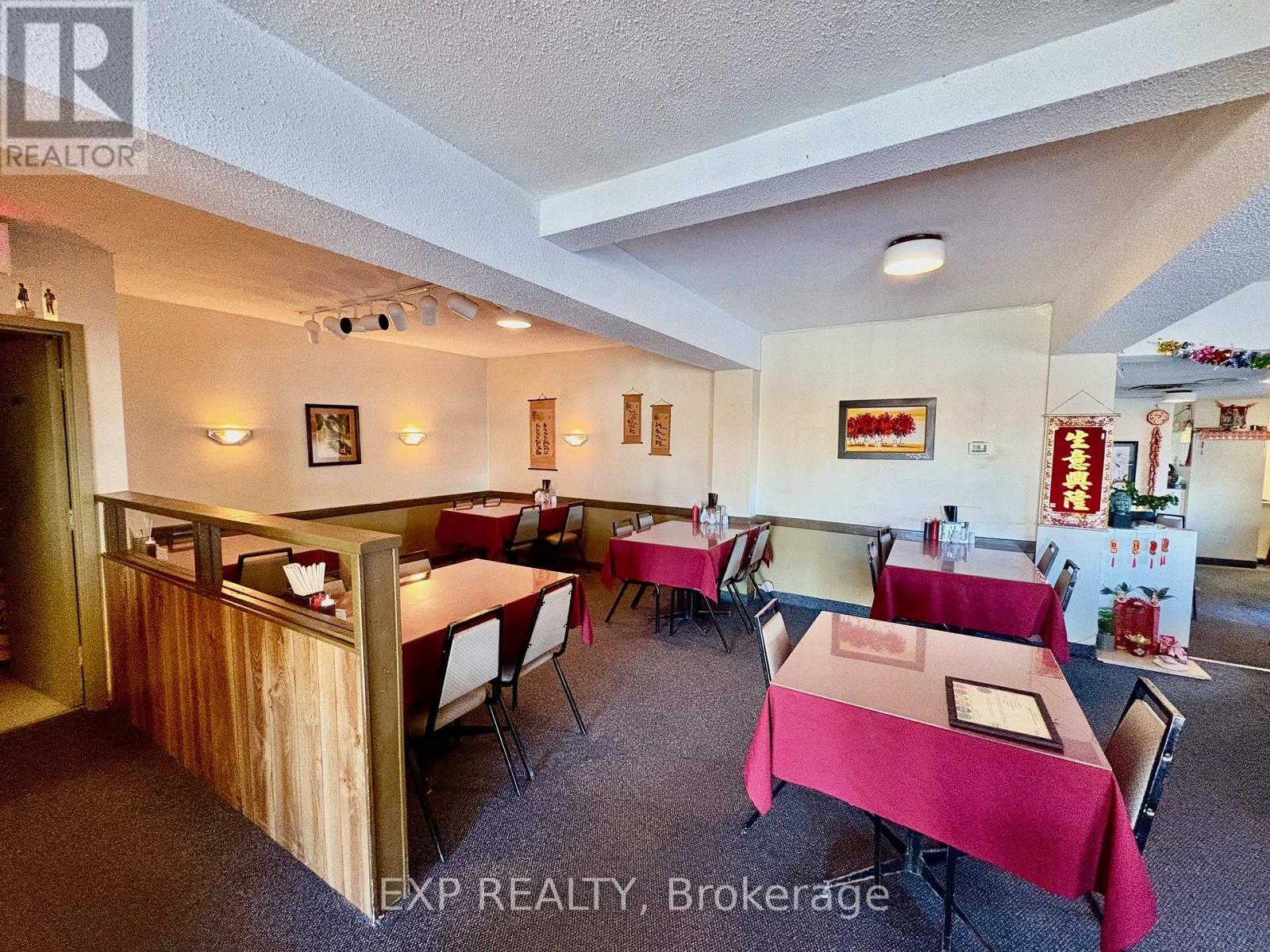 3010 St. Joseph Boulevard, Ottawa, Ontario  K1E 1E2 - Photo 7 - X12495810