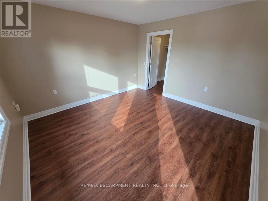 5 Jaczenko Terrace, Hamilton, Ontario  L9B 1T8 - Photo 7 - X12495452