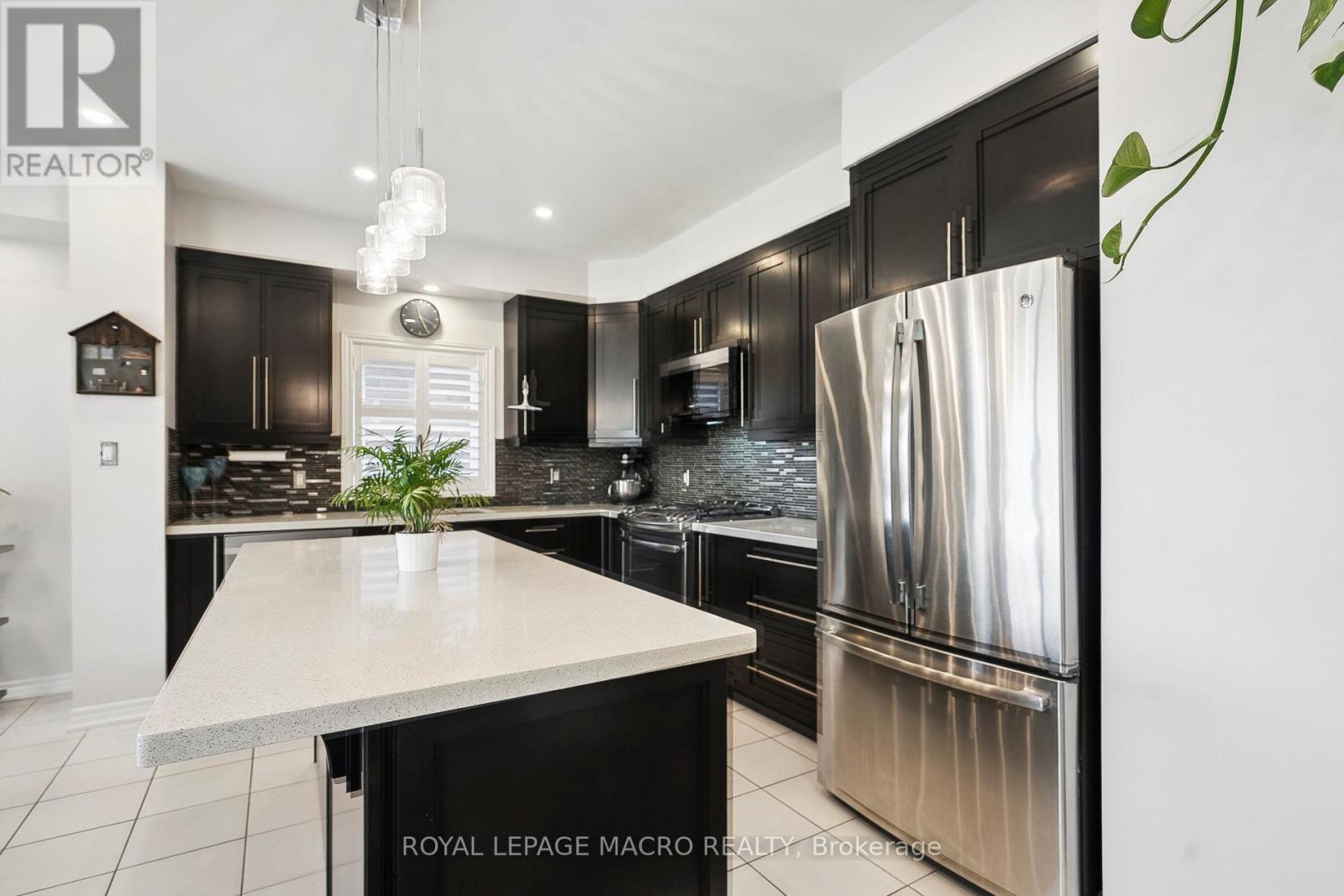 80 Bellroyal Crescent, Hamilton, Ontario  L8J 0E7 - Photo 11 - X12495540