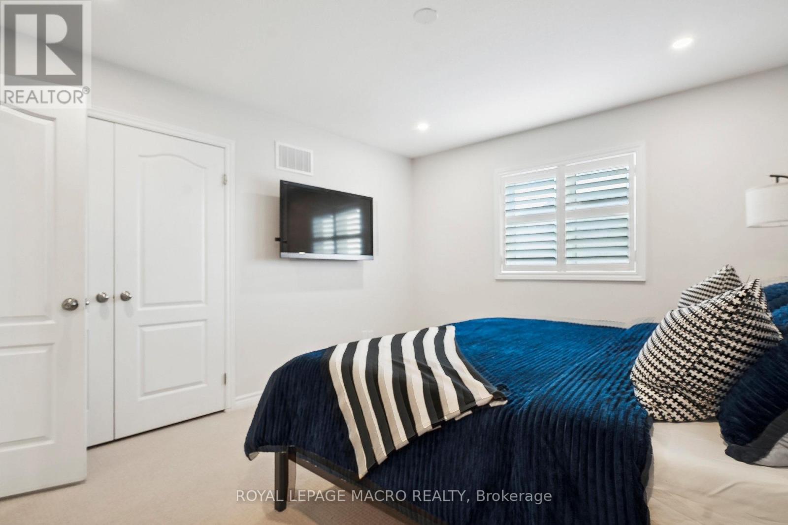 80 Bellroyal Crescent, Hamilton, Ontario  L8J 0E7 - Photo 24 - X12495540