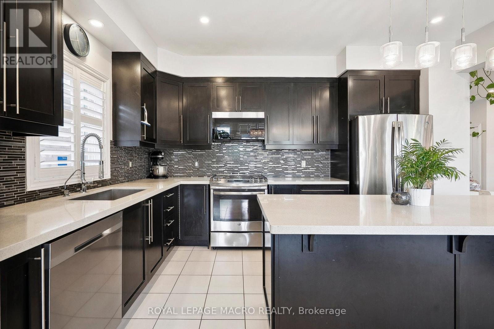 80 Bellroyal Crescent, Hamilton, Ontario  L8J 0E7 - Photo 9 - X12495540