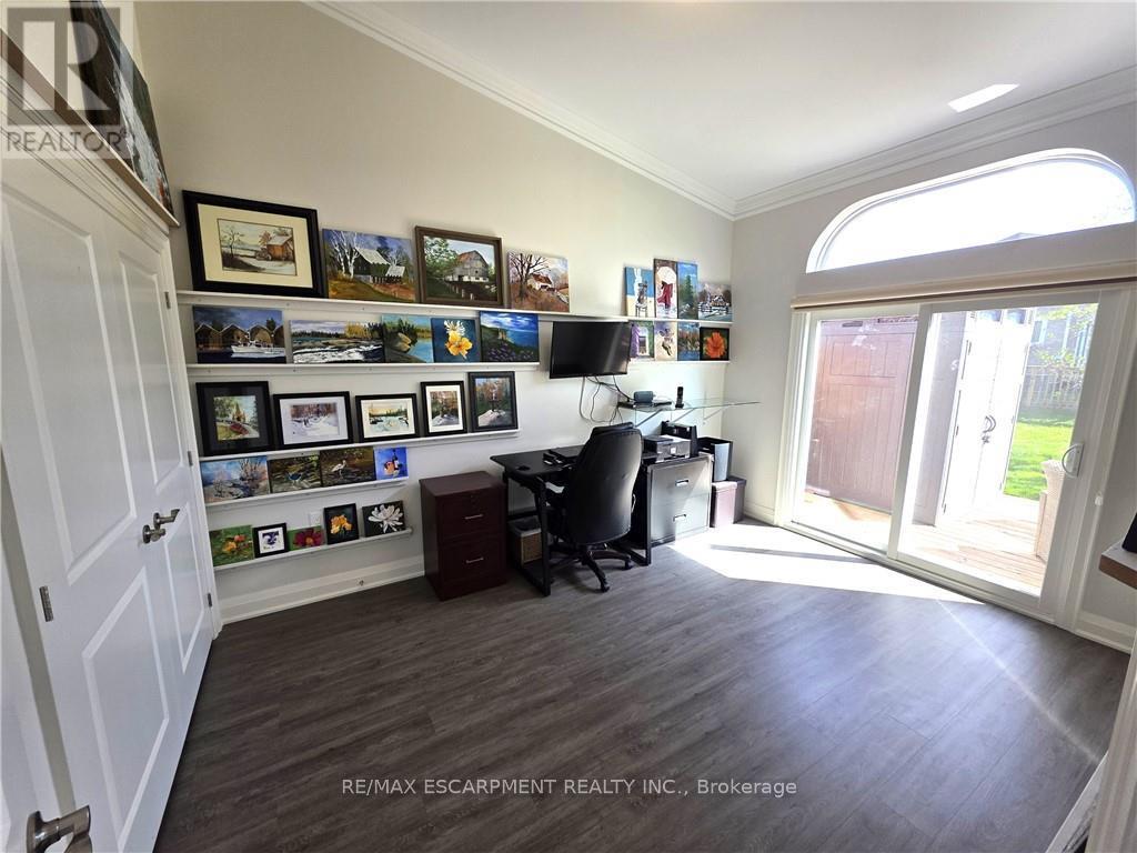 1 Monsignor Henkey Terrace, Hamilton, Ontario  L9B 2M2 - Photo 10 - X12495590