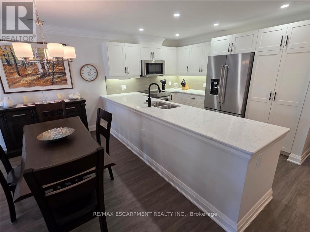 1 Monsignor Henkey Terrace, Hamilton, Ontario  L9B 2M2 - Photo 4 - X12495590