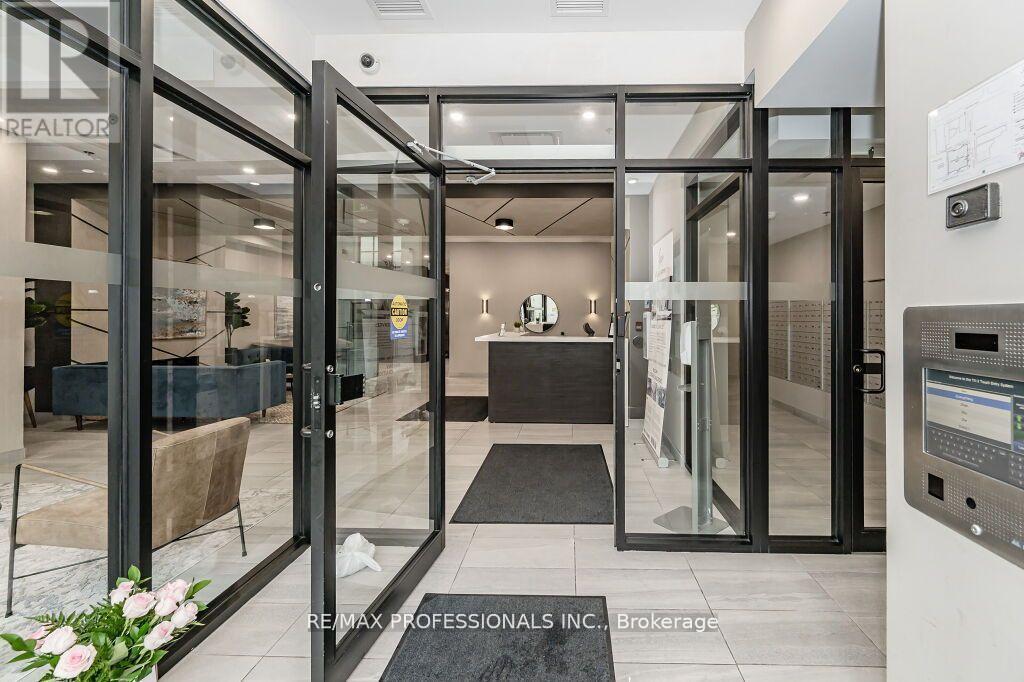 903 - 60 Charles Street W, Kitchener, Ontario  N2G 0C9 - Photo 3 - X12495638