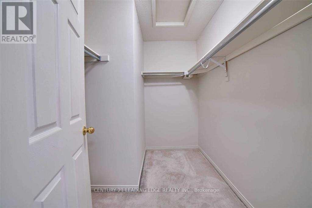 16 Windom Road, Toronto, Ontario  M3C 3X4 - Photo 11 - C12472490