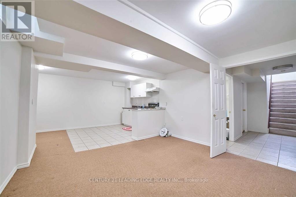 16 Windom Road, Toronto, Ontario  M3C 3X4 - Photo 14 - C12472490