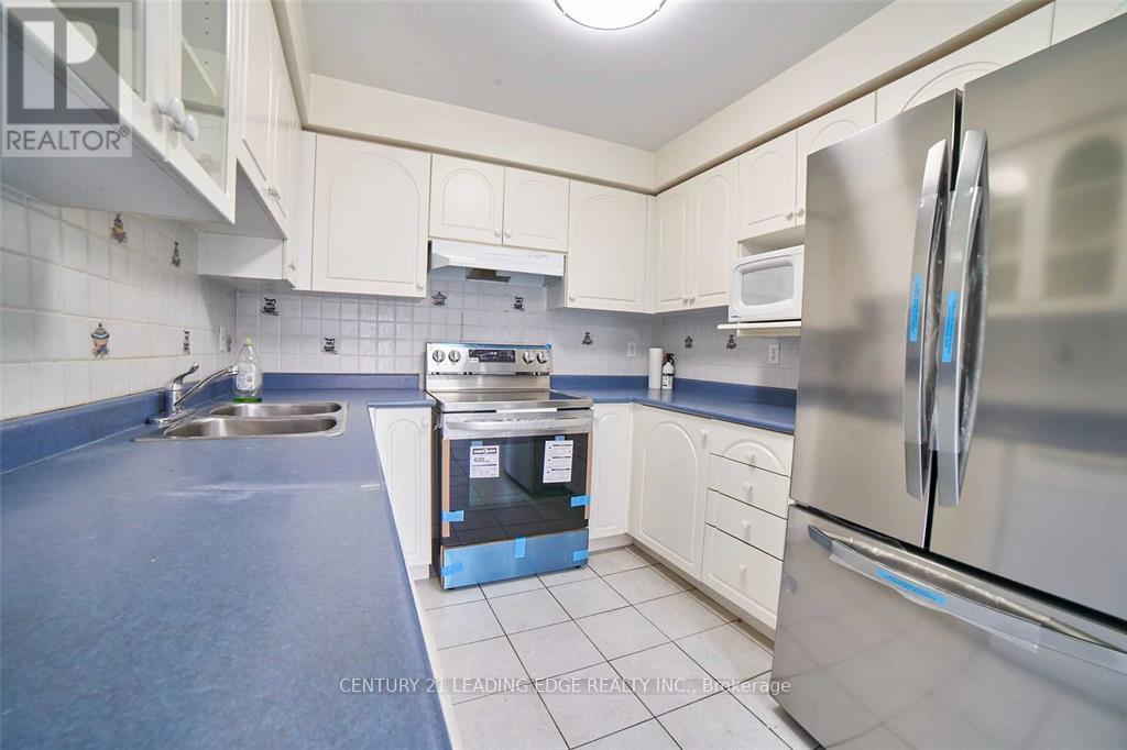 16 Windom Road, Toronto, Ontario  M3C 3X4 - Photo 7 - C12472490