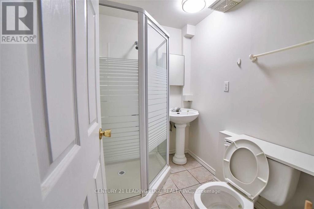 16 Windom Road, Toronto, Ontario  M3C 3X4 - Photo 15 - C12472490