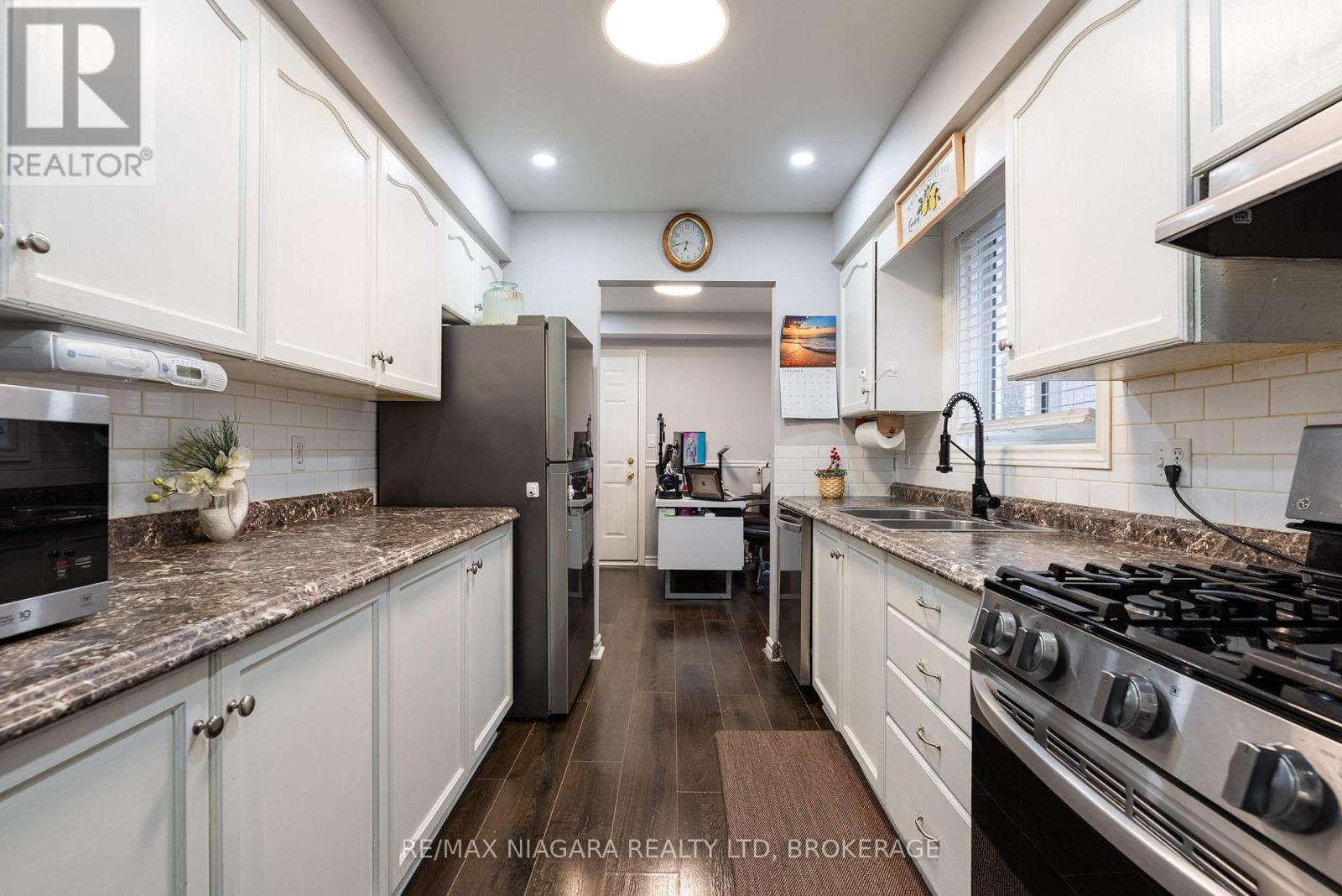 201 Windsor Street, Welland, Ontario  L3C 7E3 - Photo 11 - X12495806