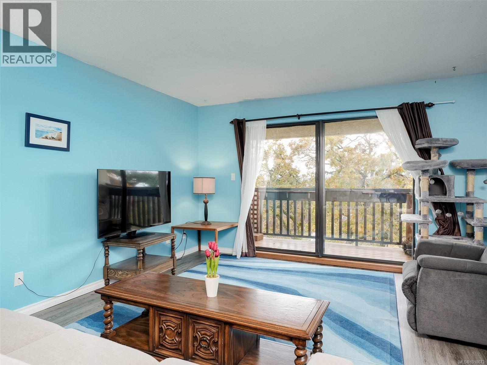 413 3277 Glasgow Ave, Saanich, British Columbia  V8X 1M3 - Photo 2 - 1018673